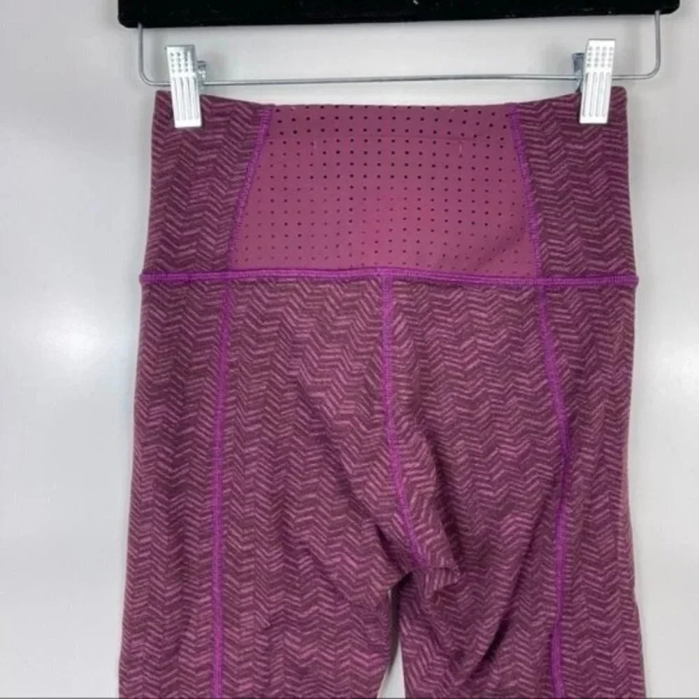 Lululemon Transcend Crop Chevron Print Perforated Leggings Women's Size 4